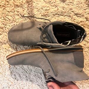 Hari Mari Men's Gray Suede Chukka Boots